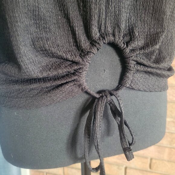 ZARA Black Short Sleeve Textured Fabric, V-Neck Cinch Loop Front Tie - Size M - Picture 2 of 13